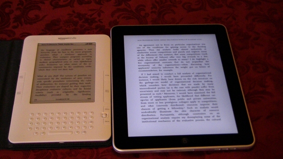 Kindle_and_iPad_comparison.JPG