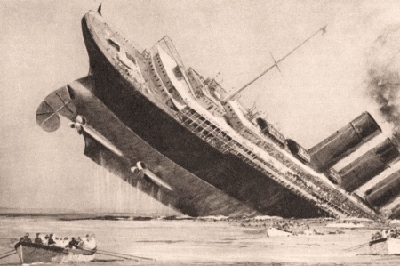 The Lusitania sinks (1915)