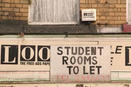 'Student rooms to let' sign